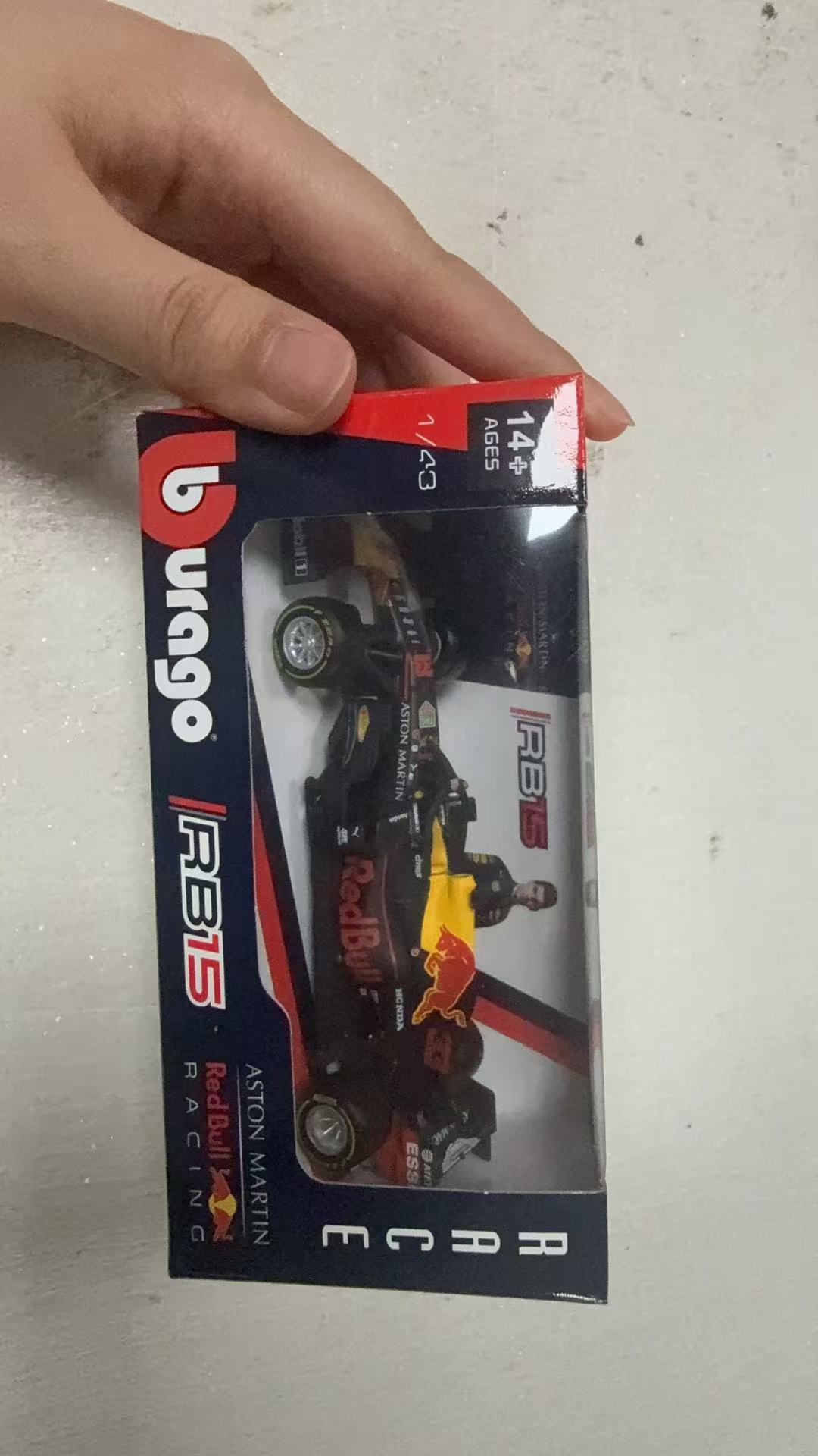 Bburago 1:43 F1 Ferrari SF25 M - đánh giá và giá Model Kit Italeri